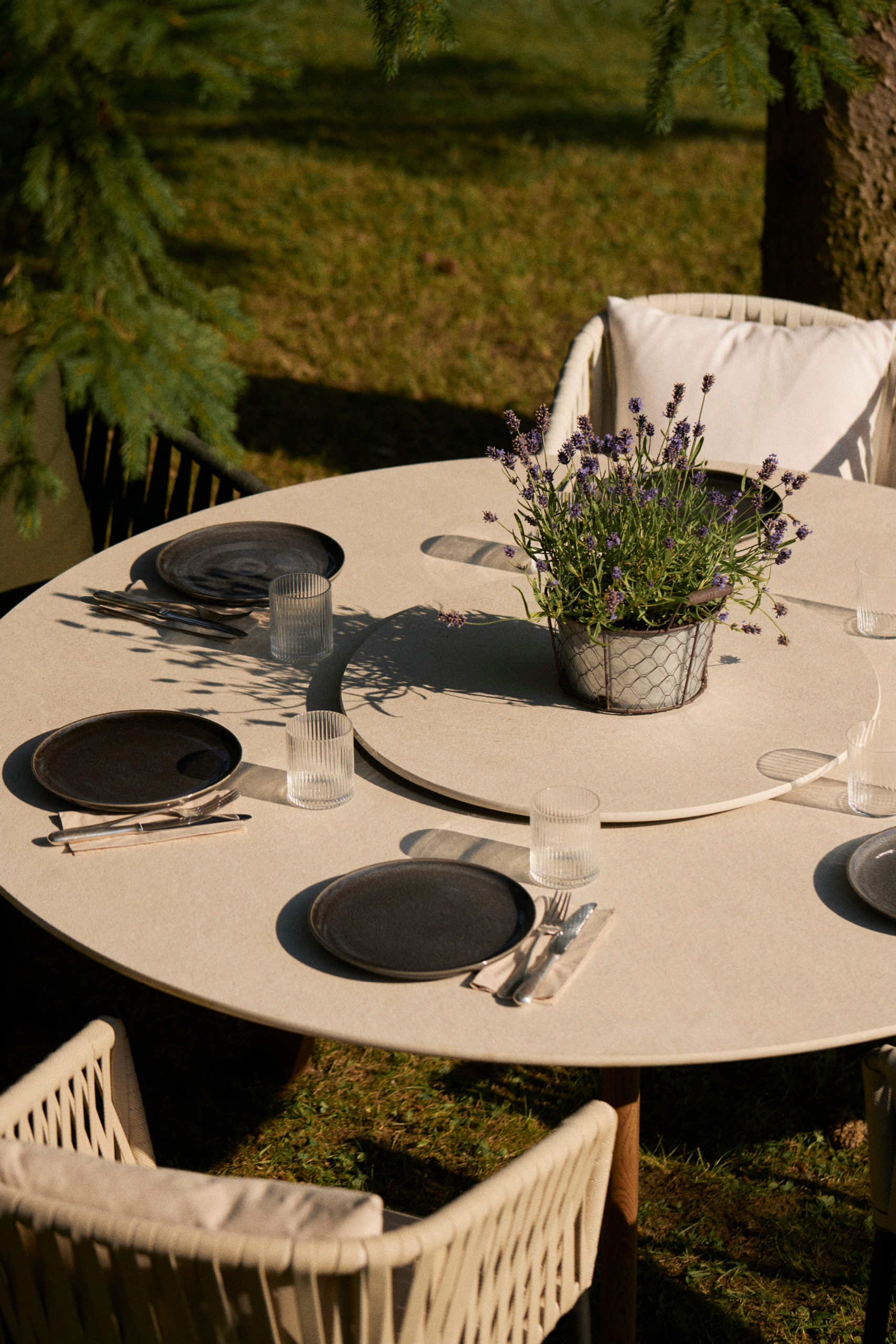 Olento Grill Table